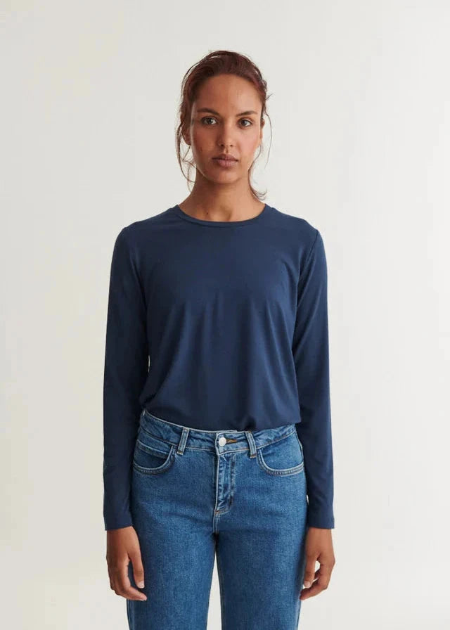 Jolanda LS Tee | Basic Apparel Long Sleeve T-Shirt Basic Apparel