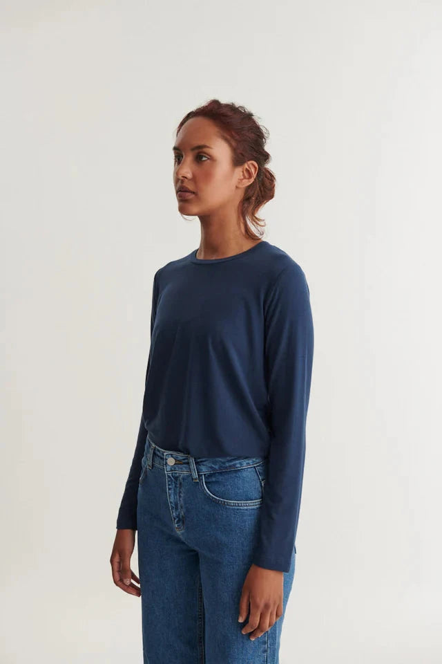 Jolanda LS Tee | Basic Apparel Long Sleeve T-Shirt Basic Apparel